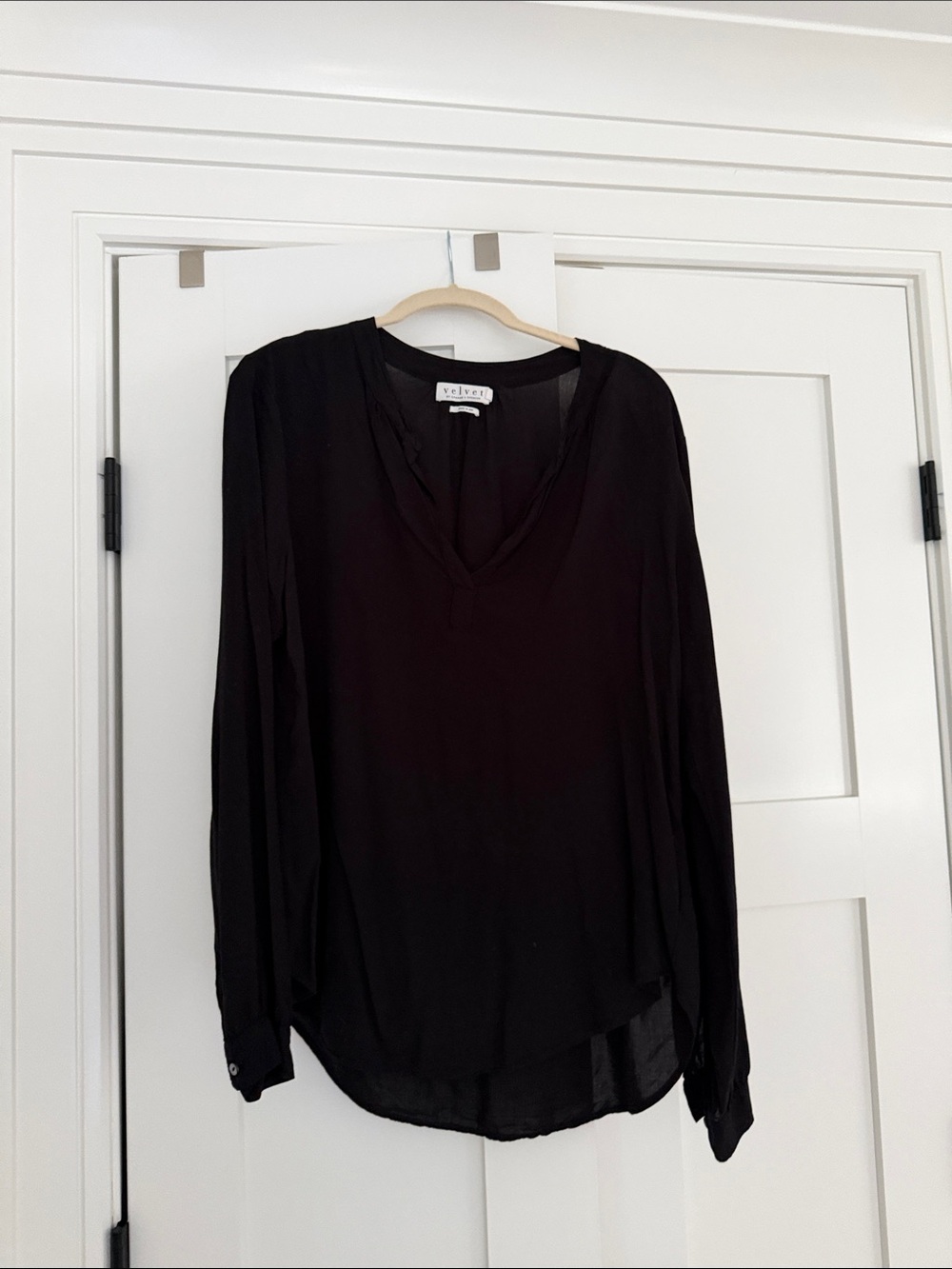 Velvet by Graham & Spencer Black V-Neck Long Sleeve Top